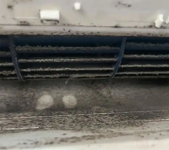 西塞山空调吹的风有股烧焦味是怎么回事